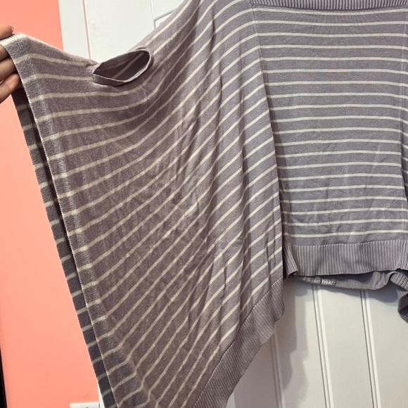 Lavender Lululemon Shawl - Picture 2 of 4